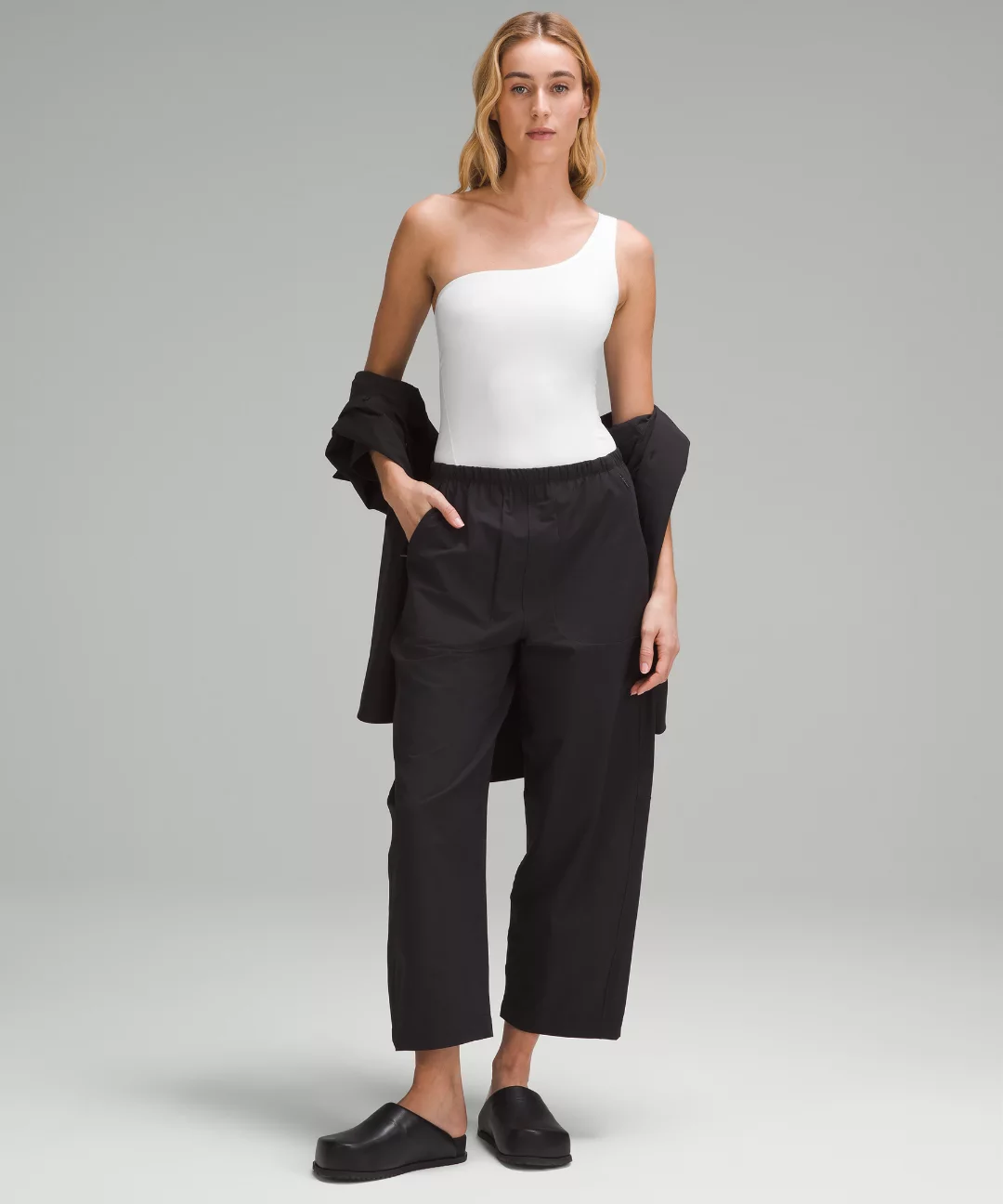 Lightweight Mid-Rise Barrel-Leg Cropped Pant