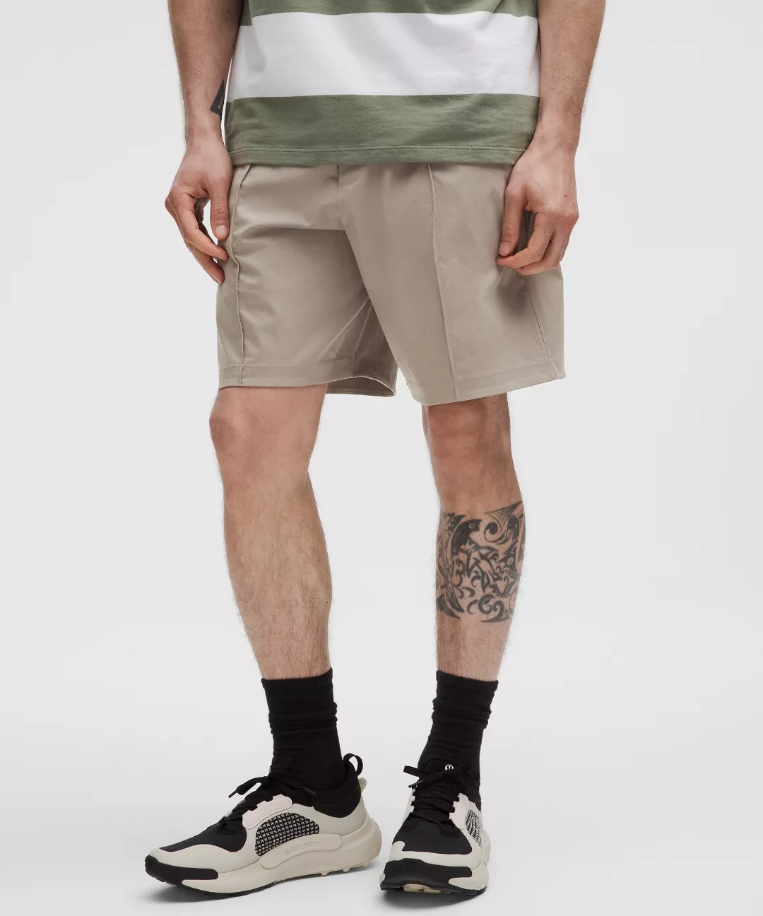 Woven Pintuck Pull-On Short 8"