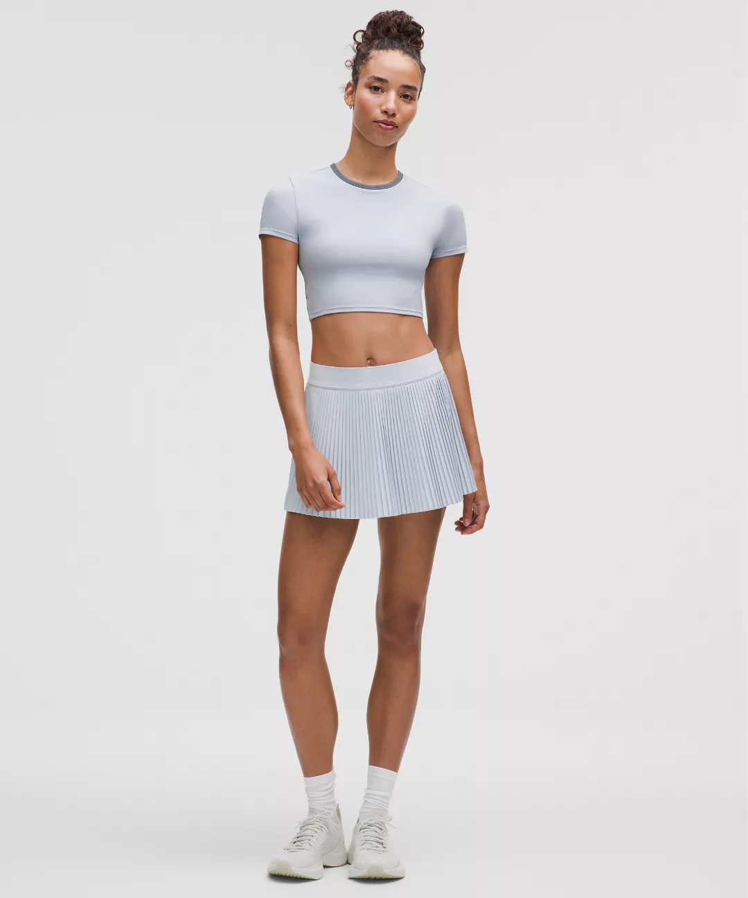 Tight-Fit Cropped Shelf-Bra T-Shirt *Light Support, B/C Cup