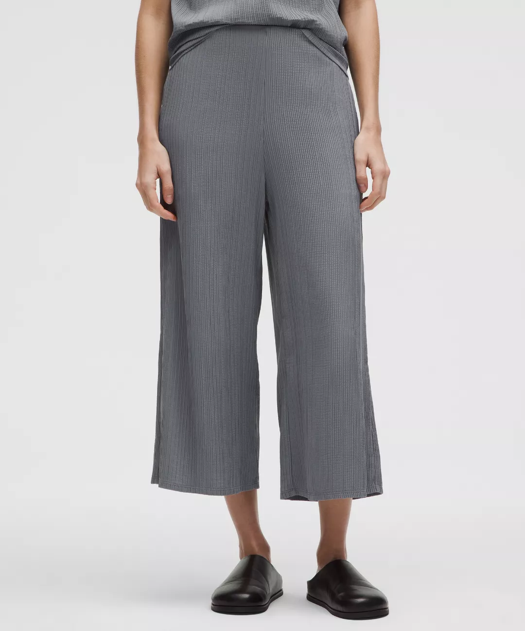 Pleated Stretch High-Rise Wide-Leg Cropped Pant