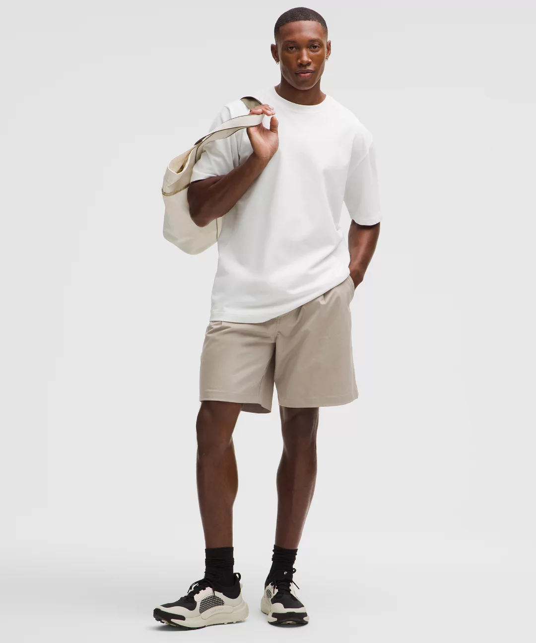 Woven Relaxed-Fit Pleated Short 8"