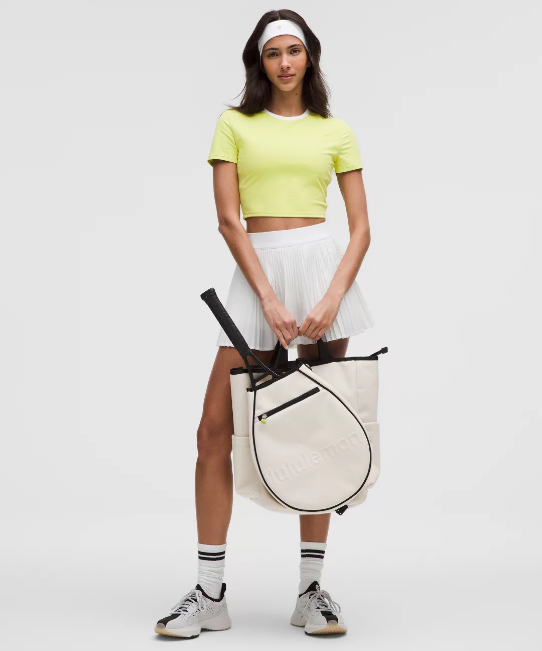 Tight-Fit Cropped Shelf-Bra T-Shirt *Light Support, B/C Cup
