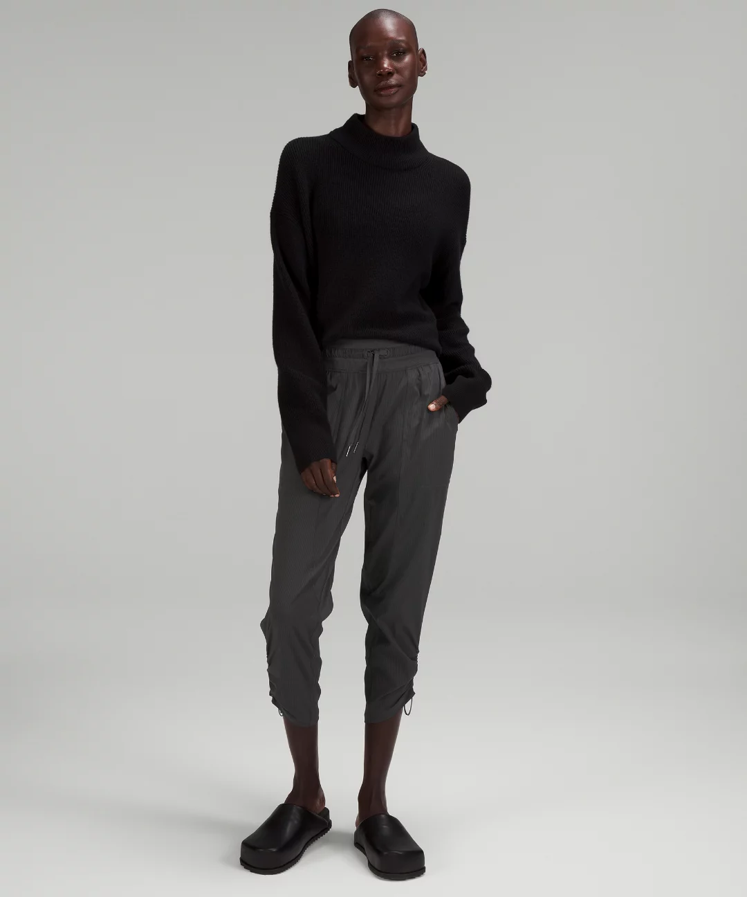 Dance Studio Mid-Rise Cropped Pant