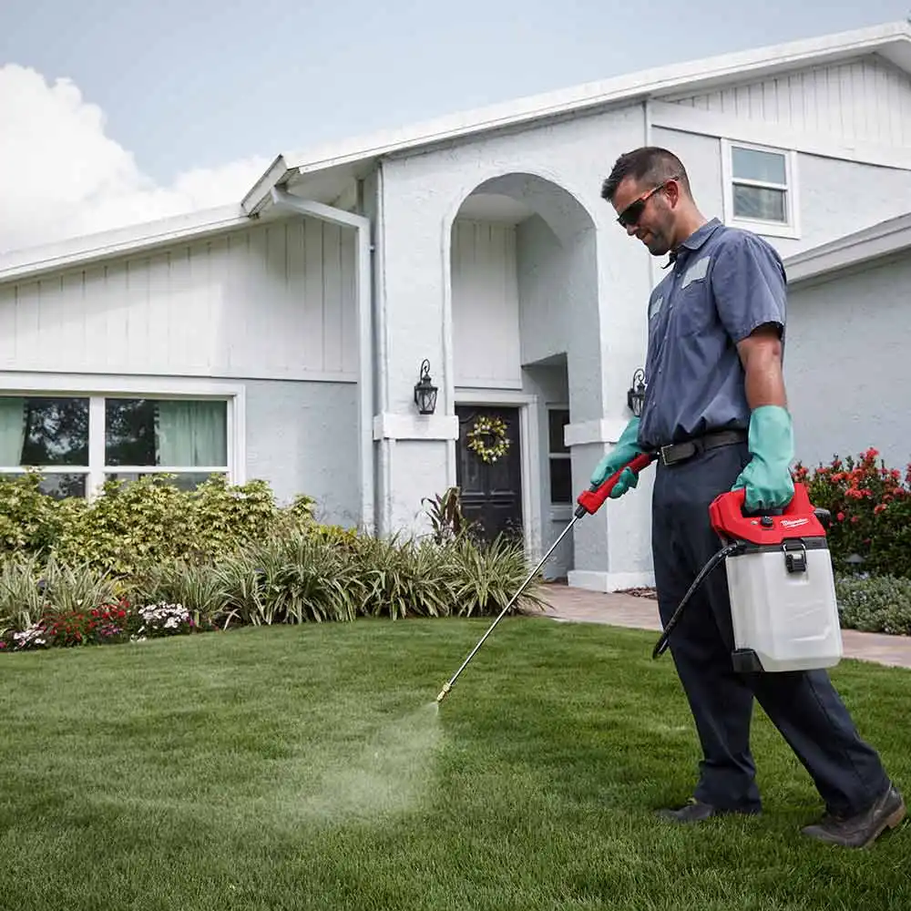 MILWAUKEE 7L Handheld Chemical Sprayer Tank 49162762