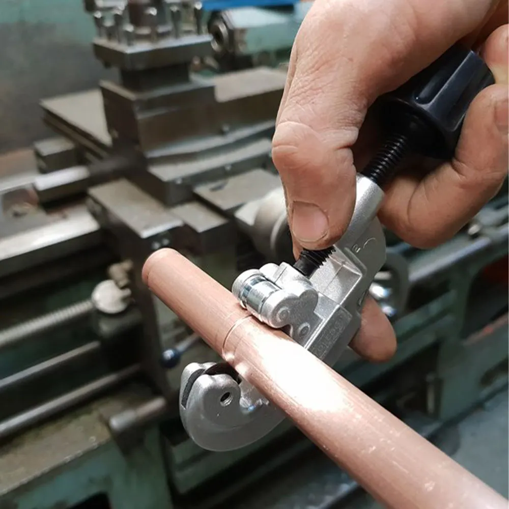 Adjustable Cutter Pipe Buurr Remover 301033