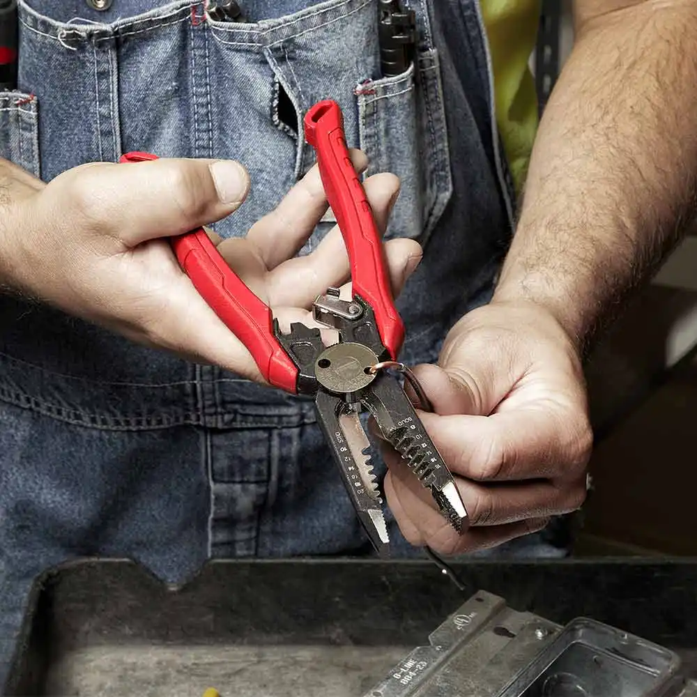 MILWAUKEE 228mm 7-in-1 High Leverage Combination Pliers 48223078