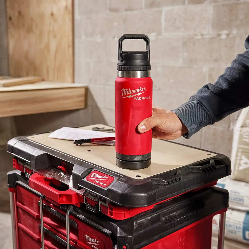 MILWAUKEE PACKOUT™ 710ml Modular Bottle with Chug Lid - Red 48228396R