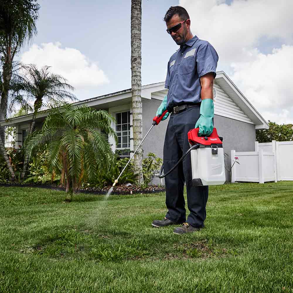 MILWAUKEE 7L Handheld Chemical Sprayer Tank 49162762