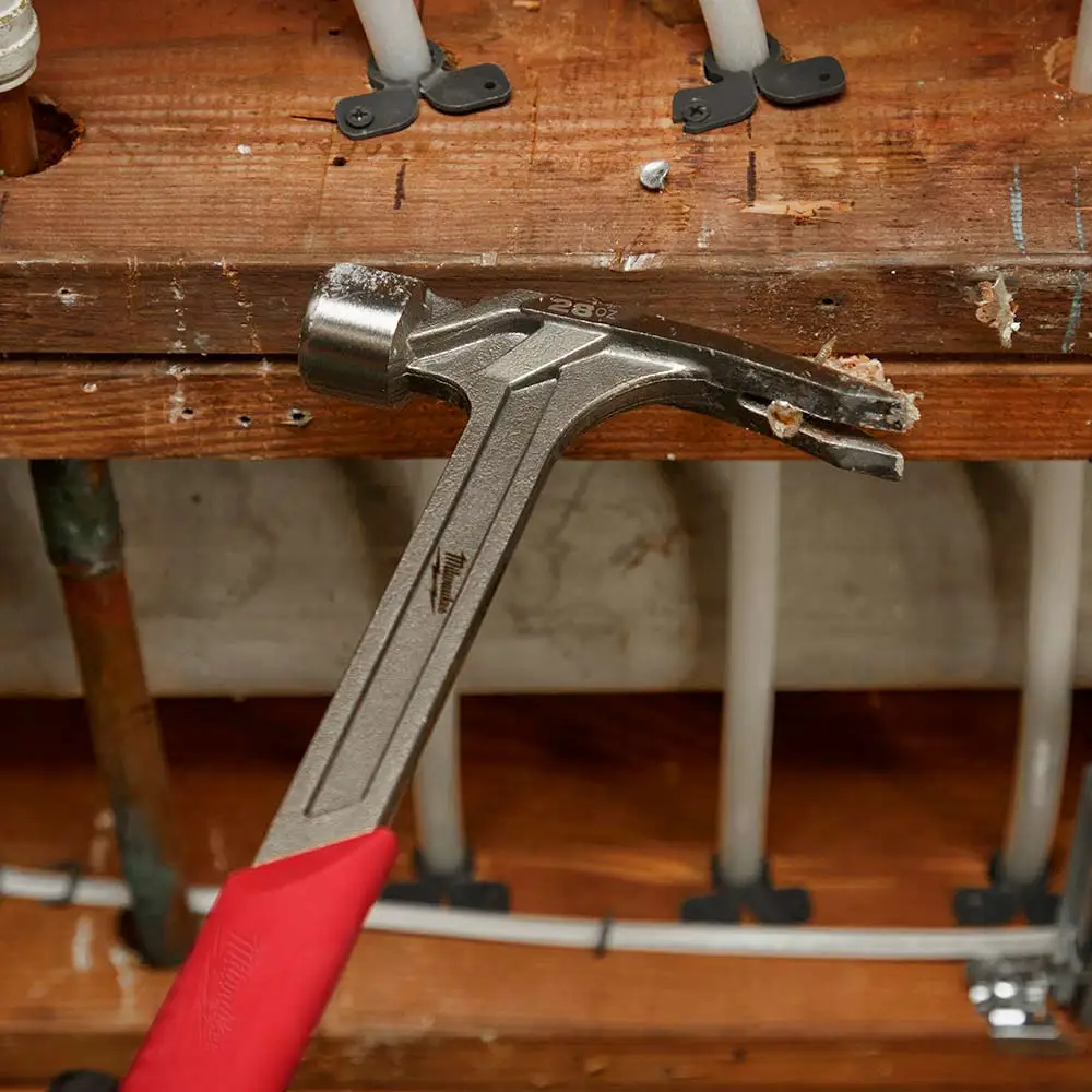 MILWAUKEE 28oz Milled Face Steel Framing Claw Hammer 48229029A
