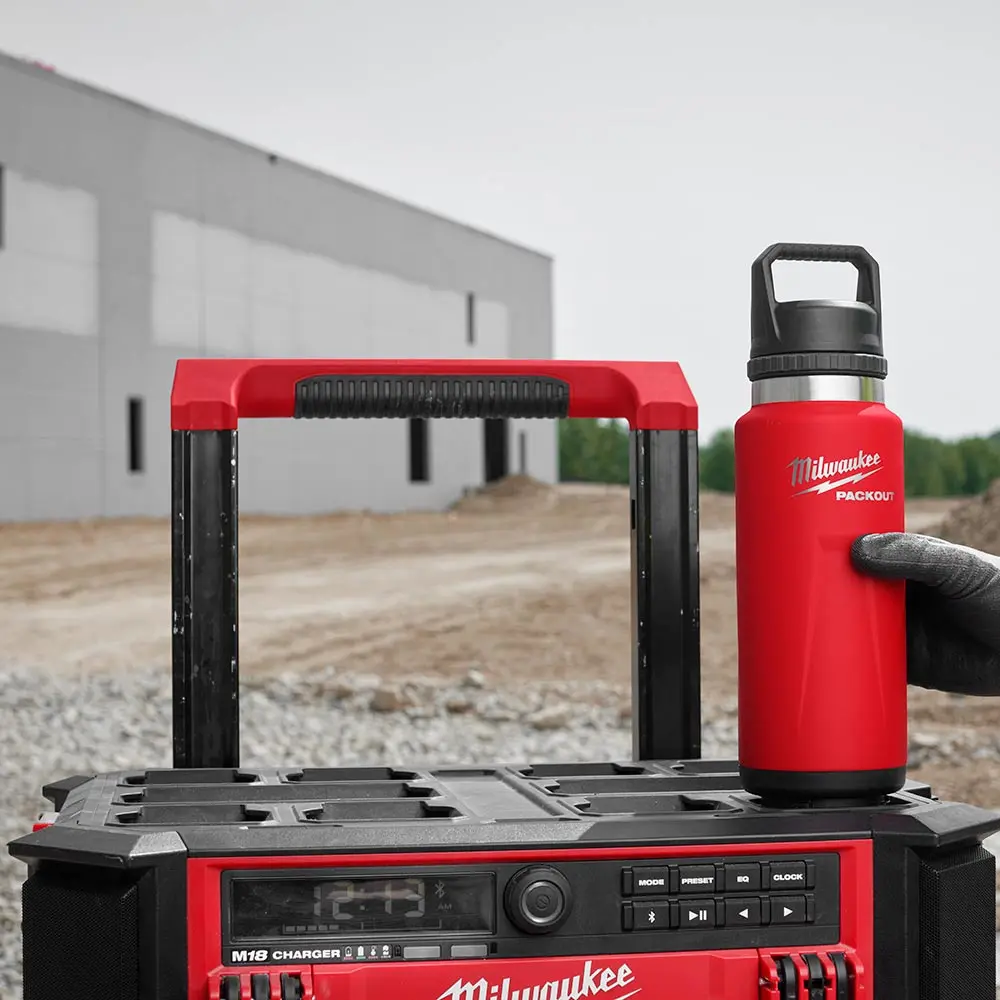 MILWAUKEE PACKOUT™ 1064ml Modular Bottle with Chug Lid - Red 48228397R