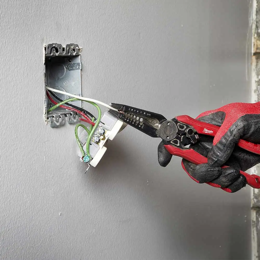 MILWAUKEE 228mm 7-in-1 High Leverage Combination Pliers 48223078