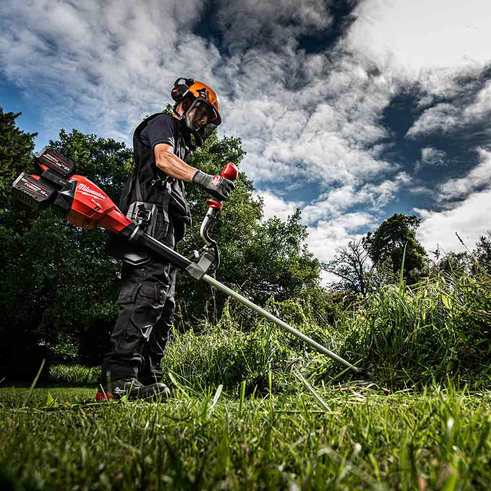 MILWAUKEE 18V FUEL Dual Battery Brushcutter/Line Trimmer with Double Shoulder Harness Skin M18F2BC0