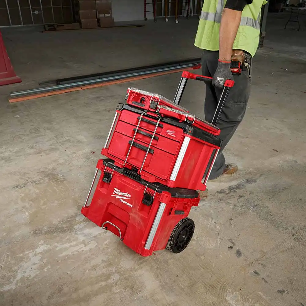 MILWAUKEE PACKOUT™ Low Profile Rolling Tool Box 48228427