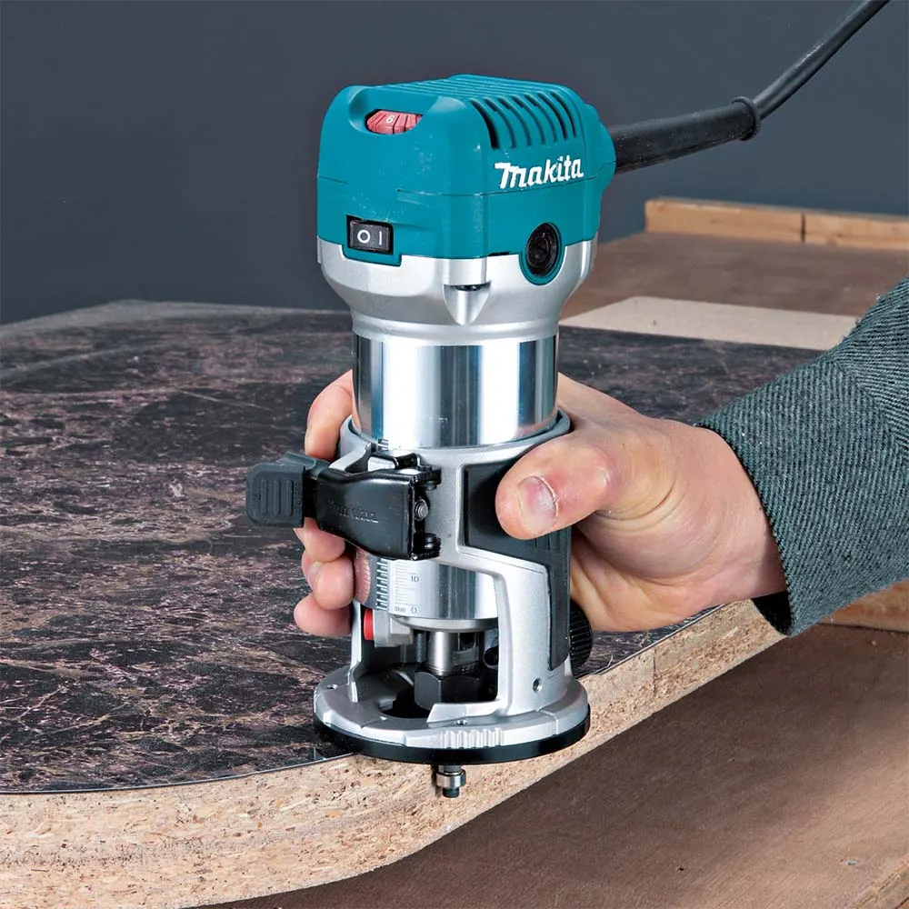 MAKITA 710W 6.35mm Router with Plunge Routing Base RT0700CX2