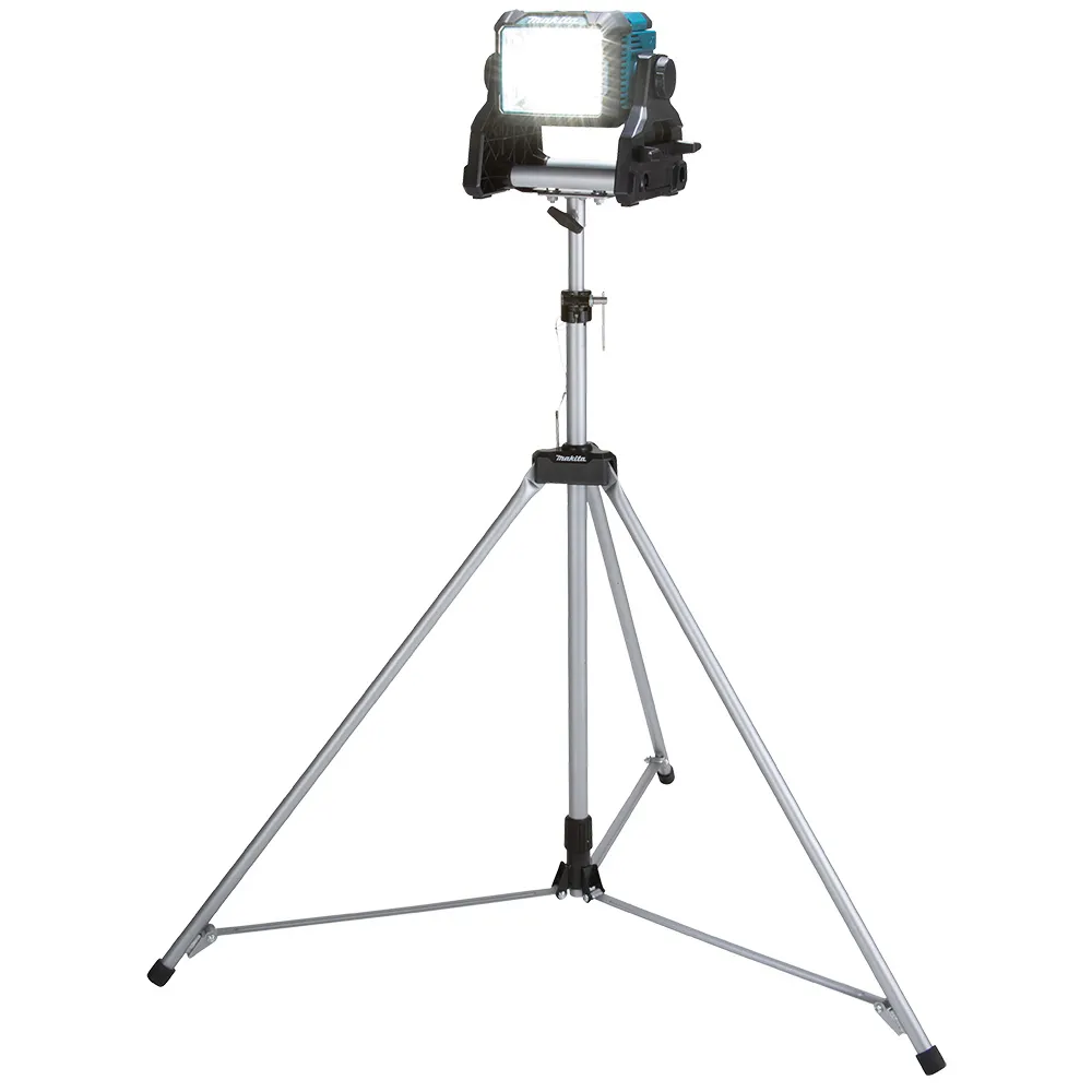 MAKITA 18V 3000 Lumens LED Work Light w. Tripod DML811X1