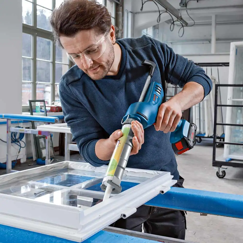 BOSCH 18V 310ml Caulking Gun Skin 0.601.9C4.100