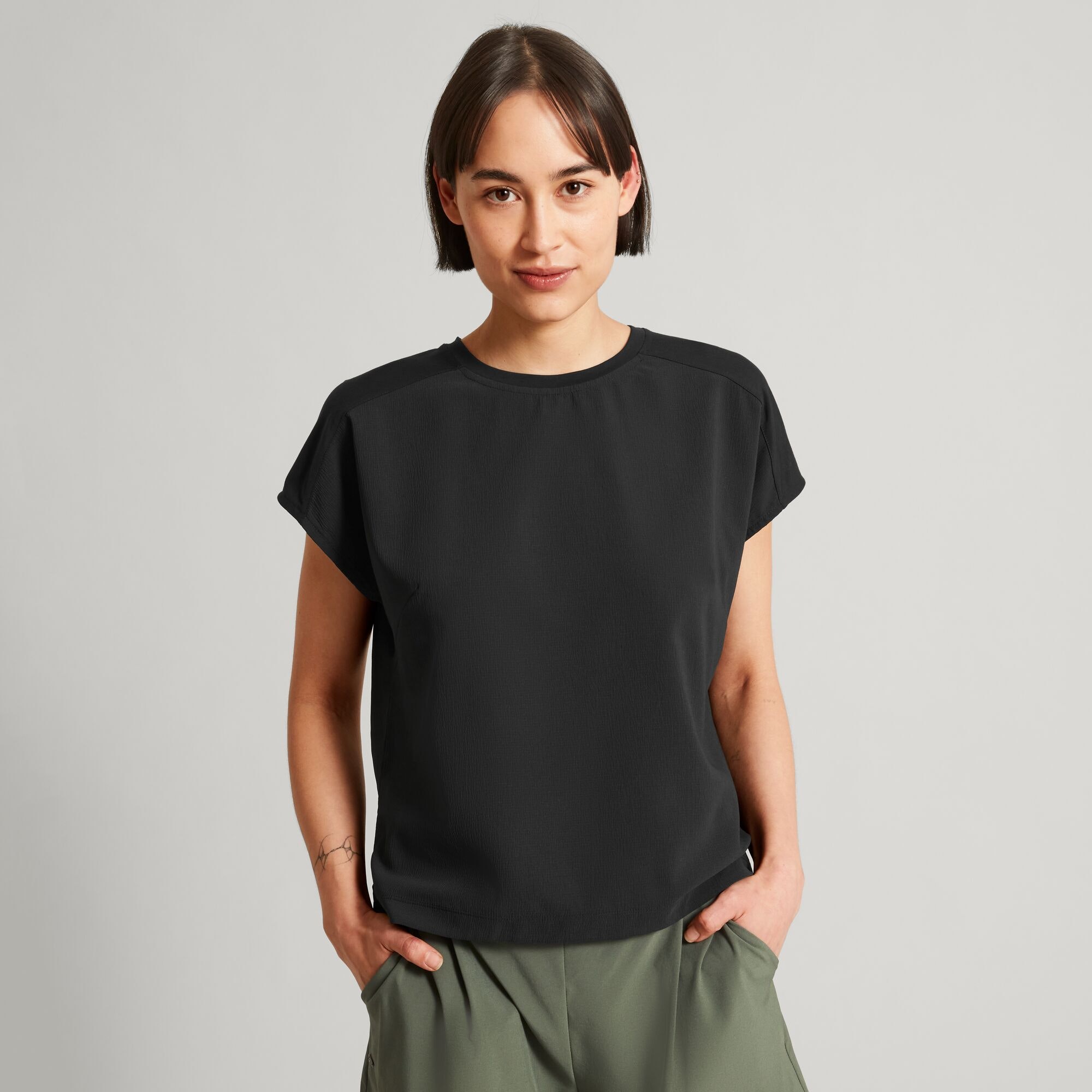 Kamana Women's Hybrid Short Sleeve Top