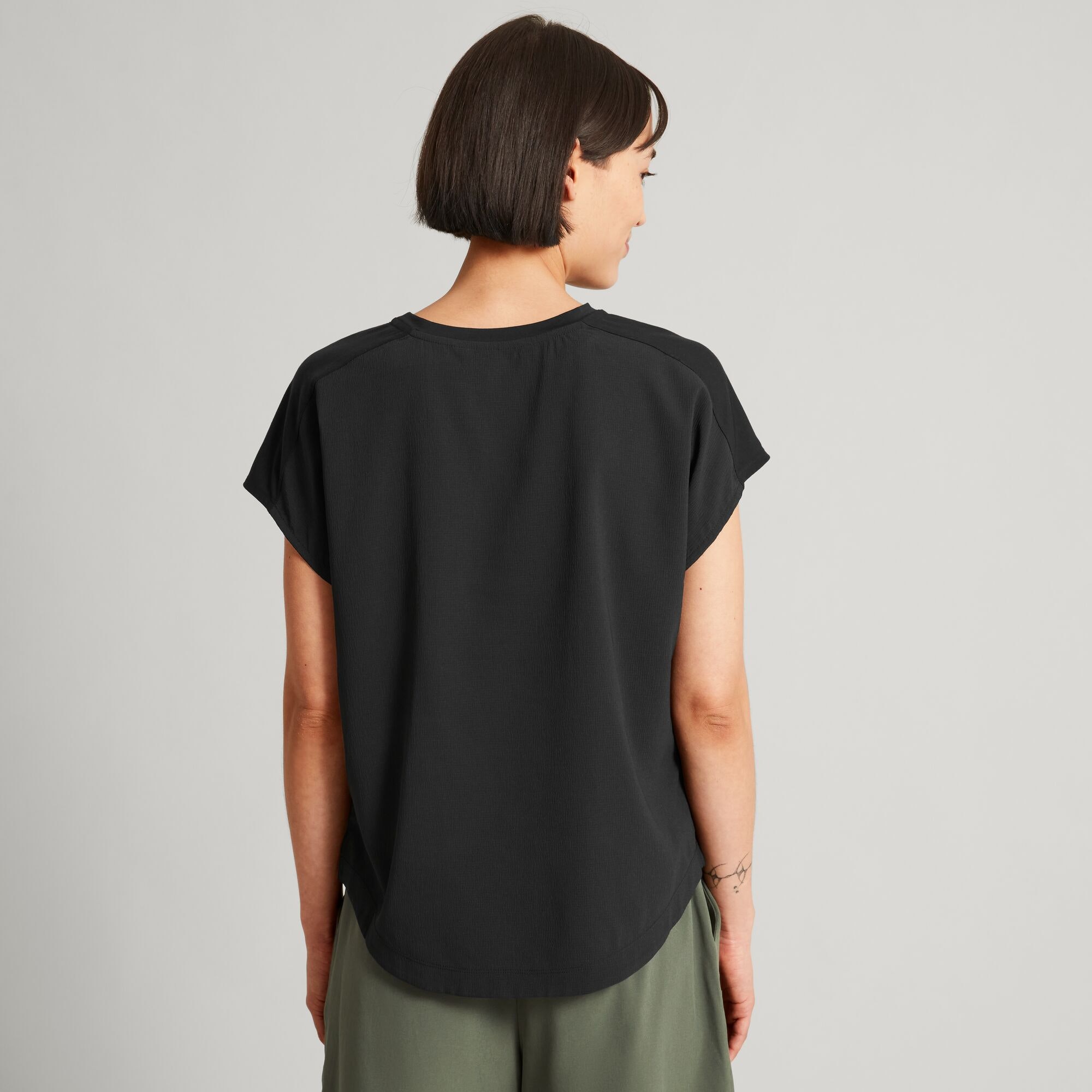 Kamana Women's Hybrid Short Sleeve Top