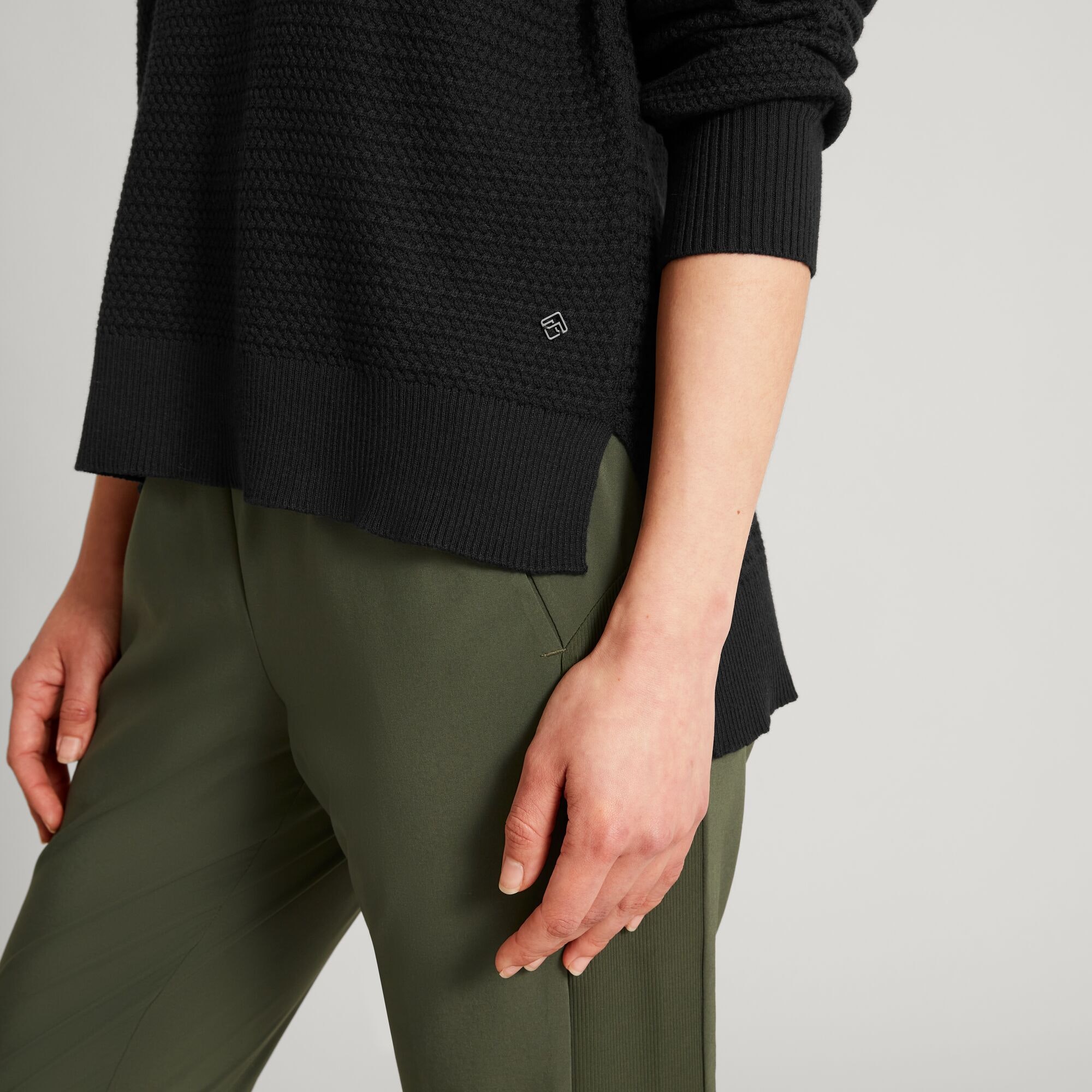 Kamana Women's Knitted Pullover