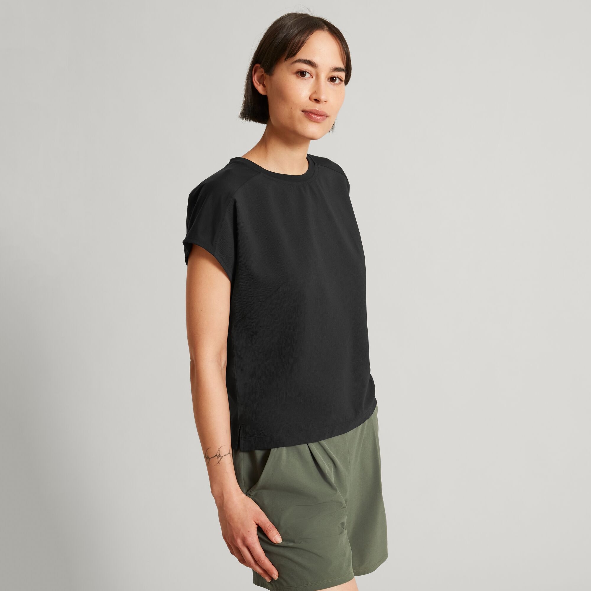 Kamana Women's Hybrid Short Sleeve Top