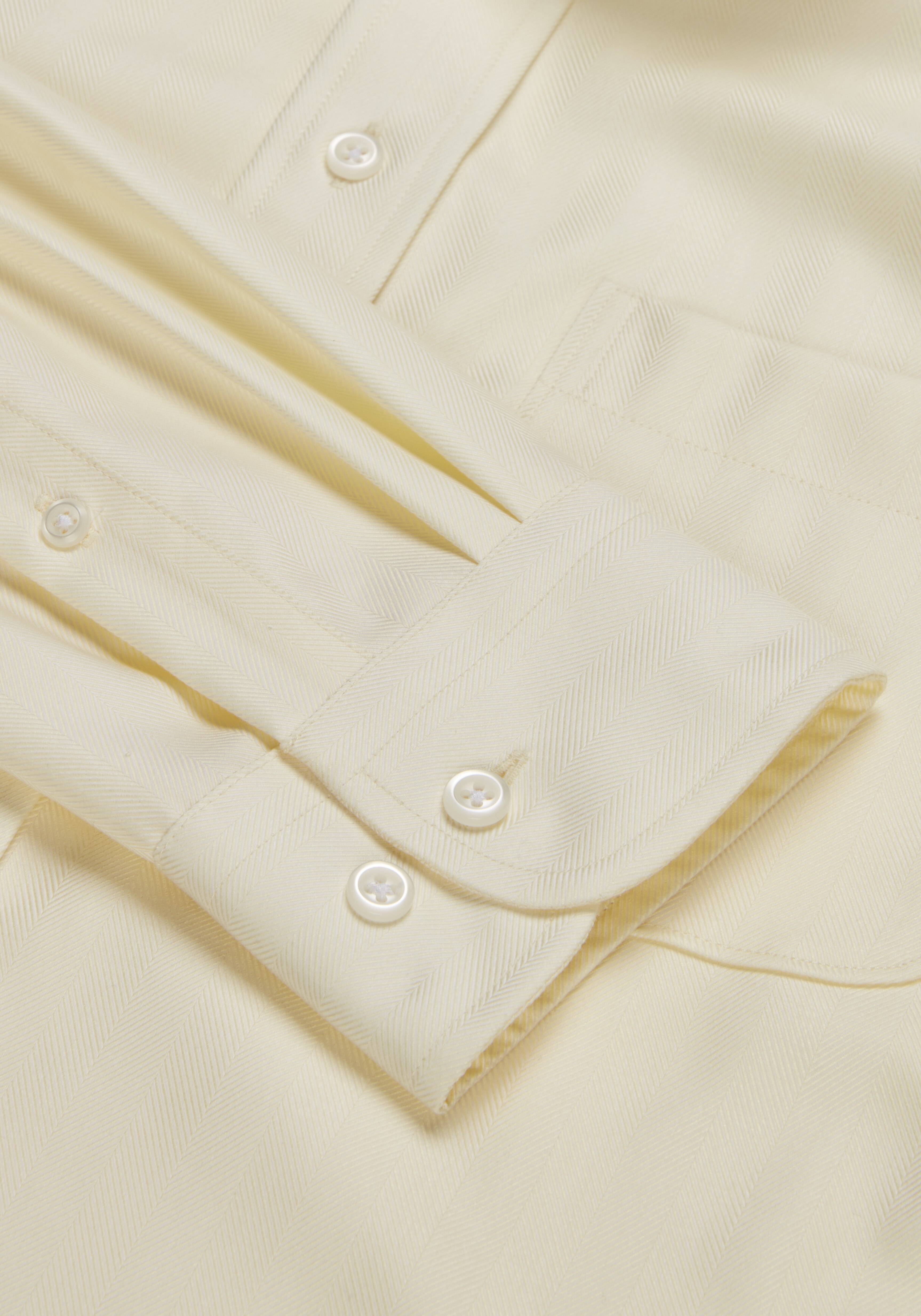 Reserve Collection Tailored Fit Spread Collar Herringbone Pattern Dress Shirt