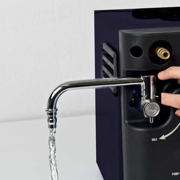 Companion Aquacube DC12V Gas Hot Water Camping Shower