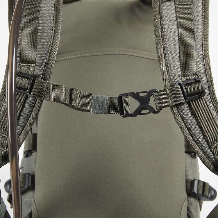 Mountain Designs Mission 12 Hydro Pack Green 12 L