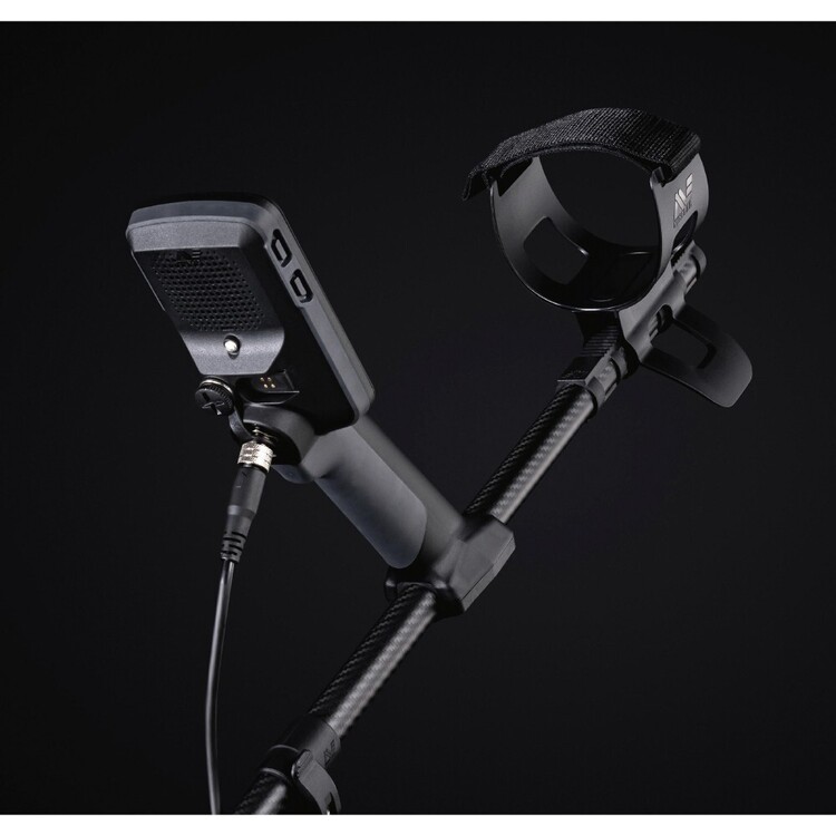 Minelab Equinox 900 Metal Detector Black