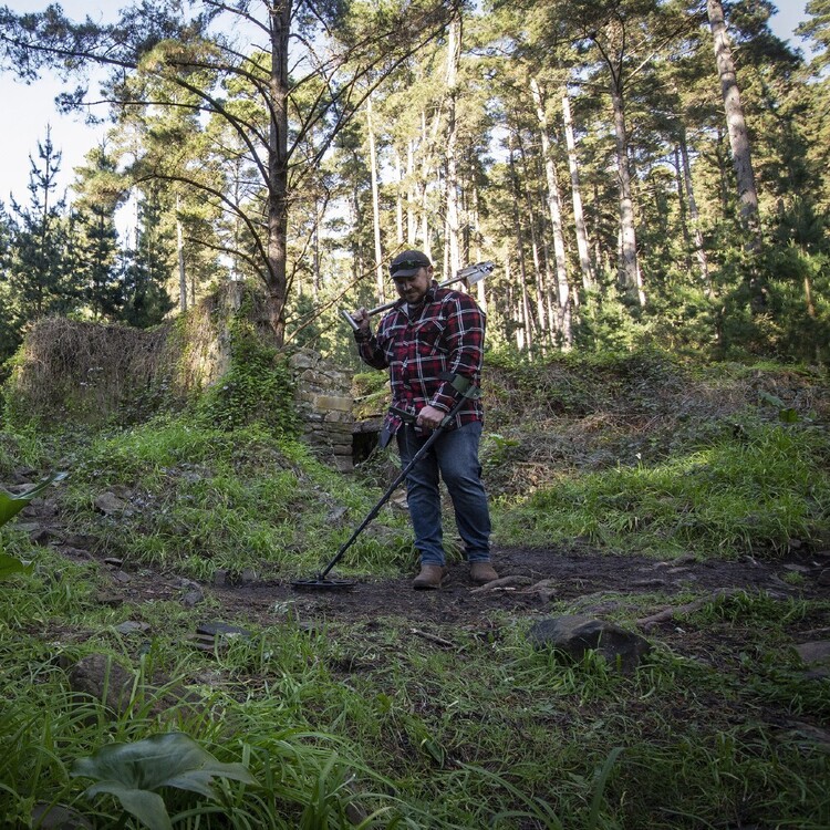 Minelab X-Terra Pro Metal Detector Black & Green