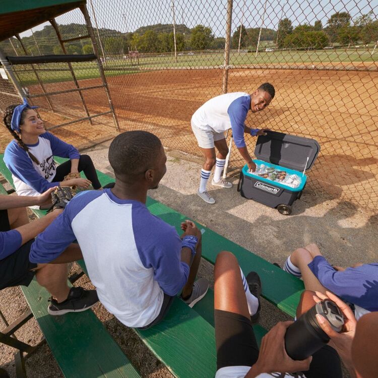 Coleman Extreme Wheeled 58L Chest Cooler (61QT) Grey 58 L
