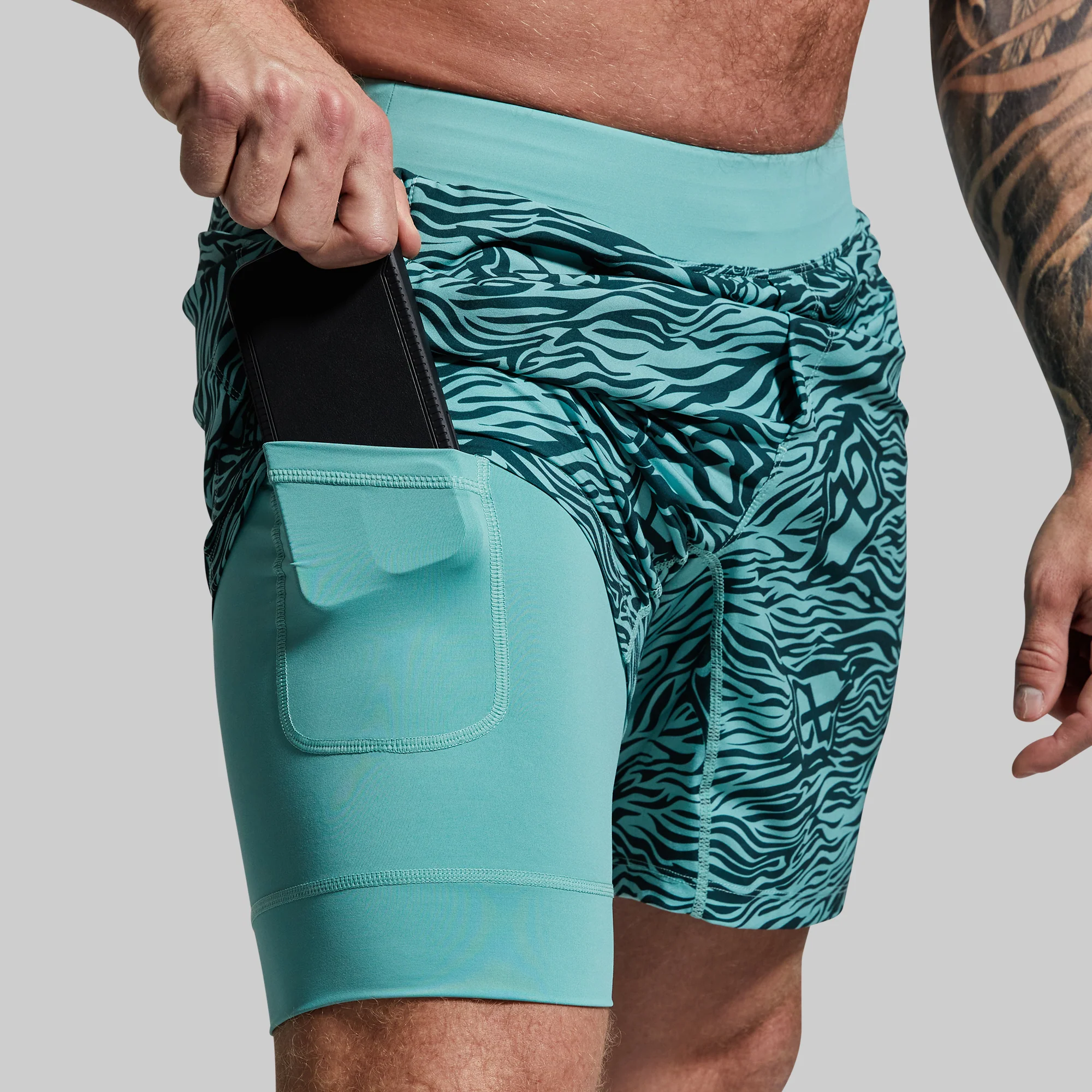 Versatile Short w/ Compression 7 (Psychedelic Tiger)
