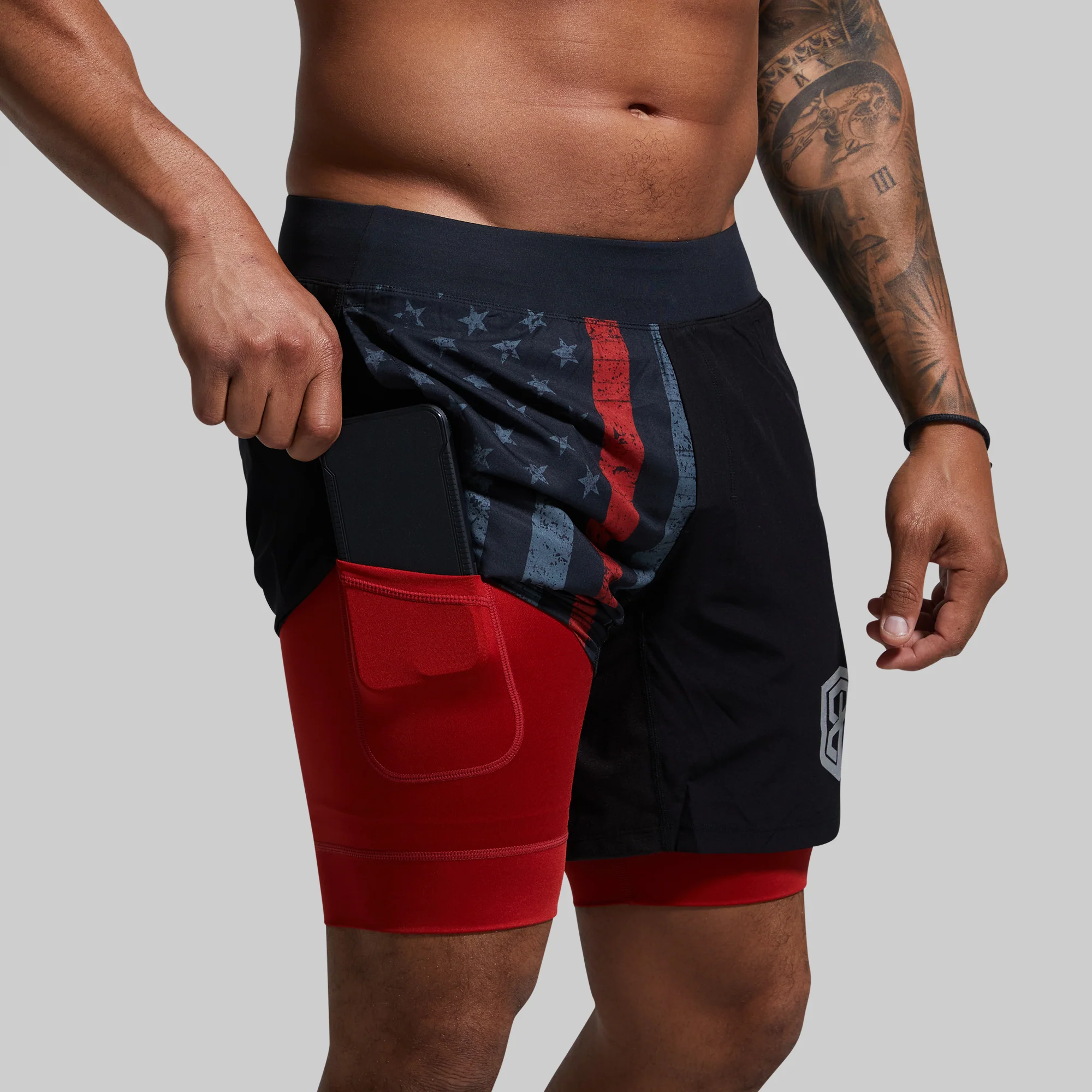 Versatile Short w/ Compression 7 (Thin Red Line Gunmetal)