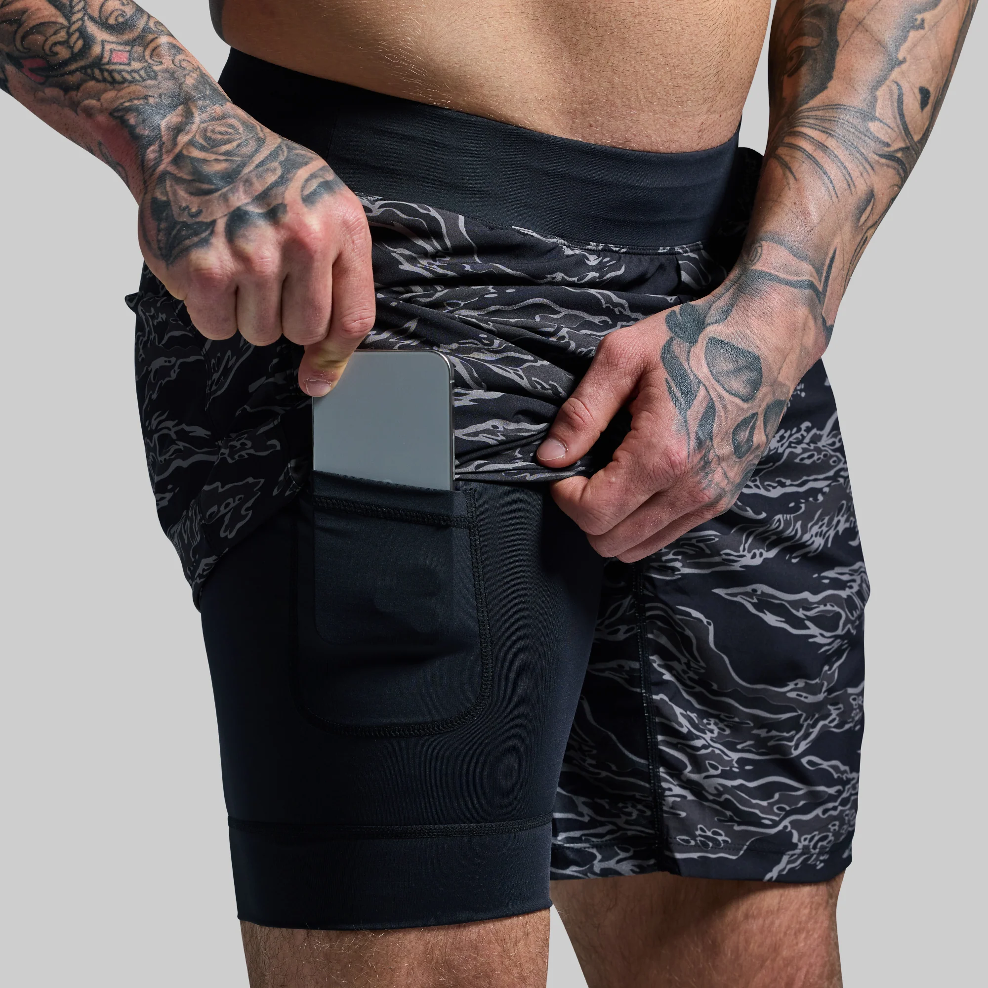Versatile Short w/ Compression 9 (Night Tiger)