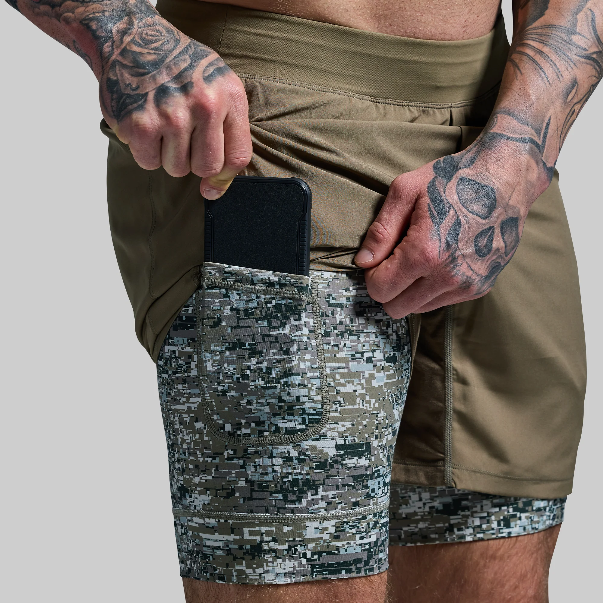 Versatile Short w/ Compression 7 (Digital Camo)