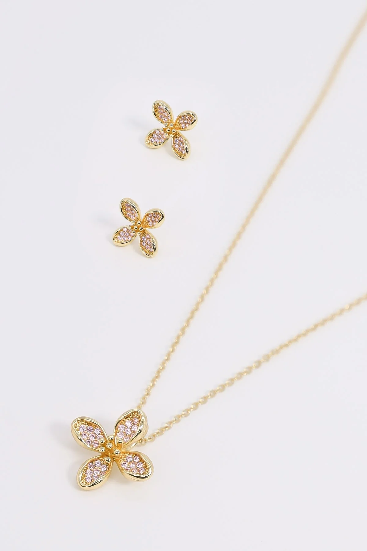 Flower Necklace in Gold