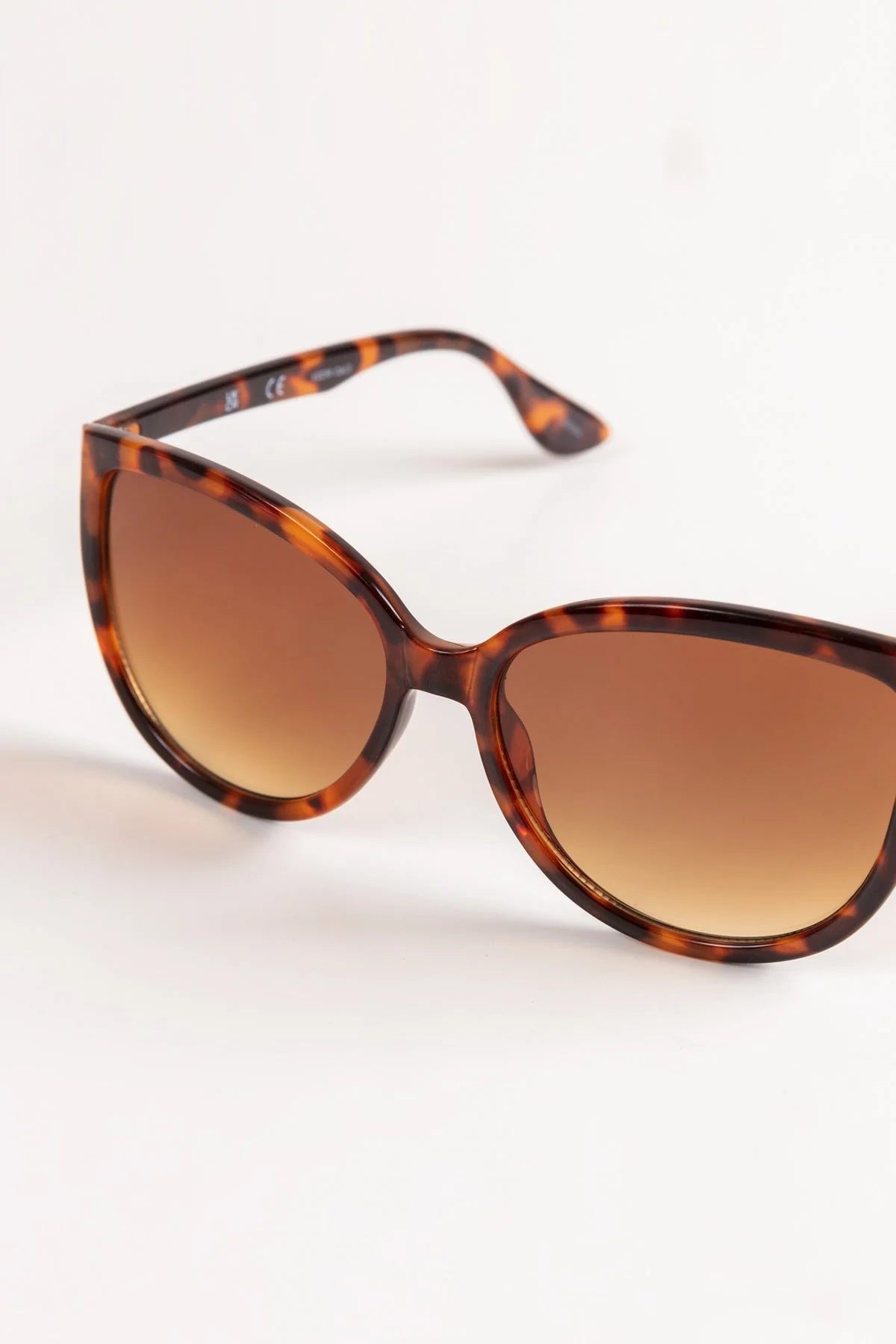 Cateye Tortoise Shell Frame Sunglasses