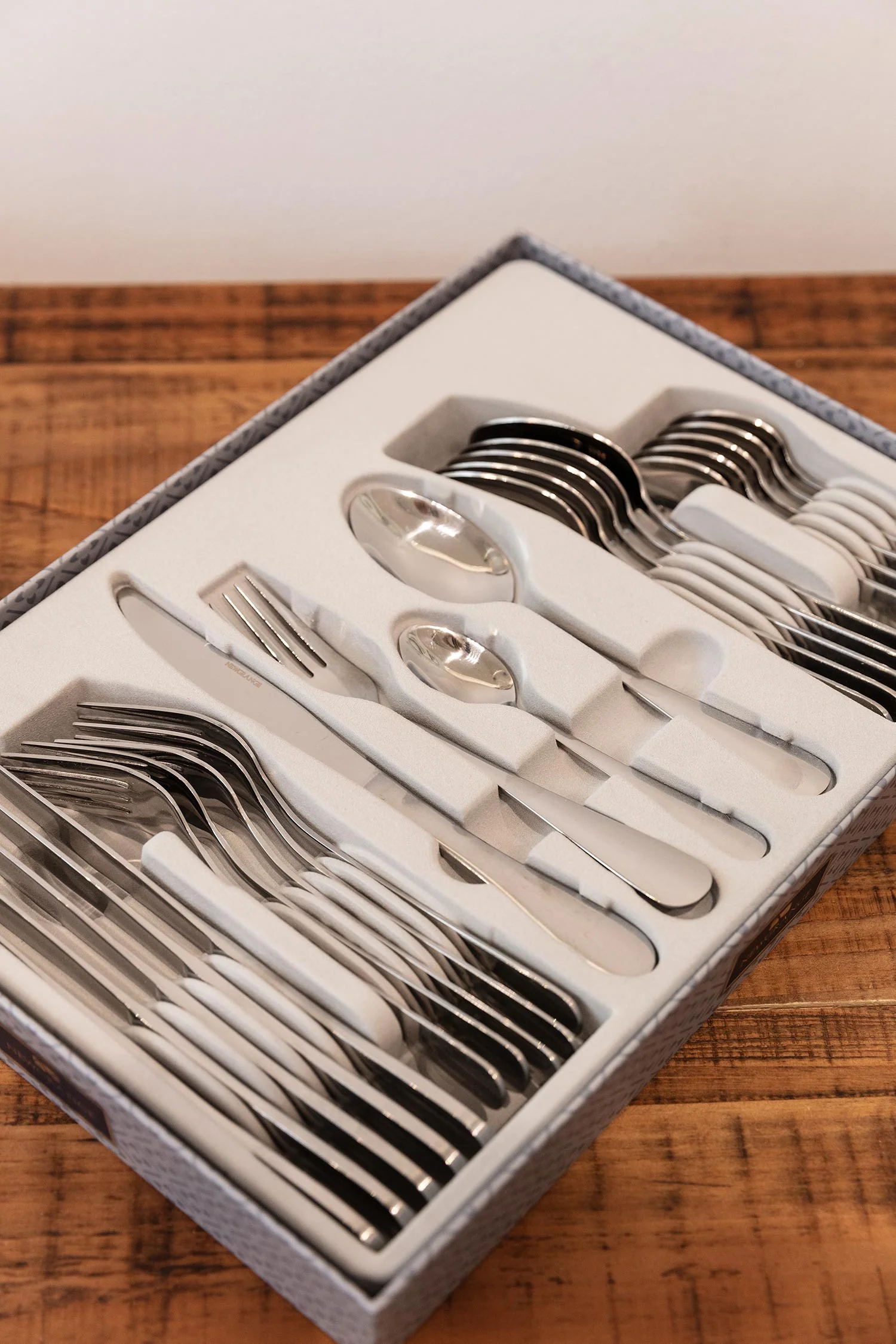 Zeus 24 Piece Cutlery Set