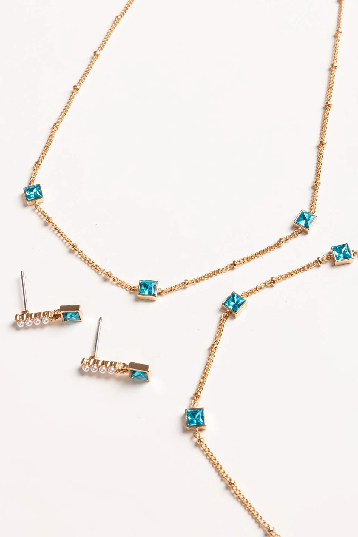 Chain with Aqua Square Detailing
