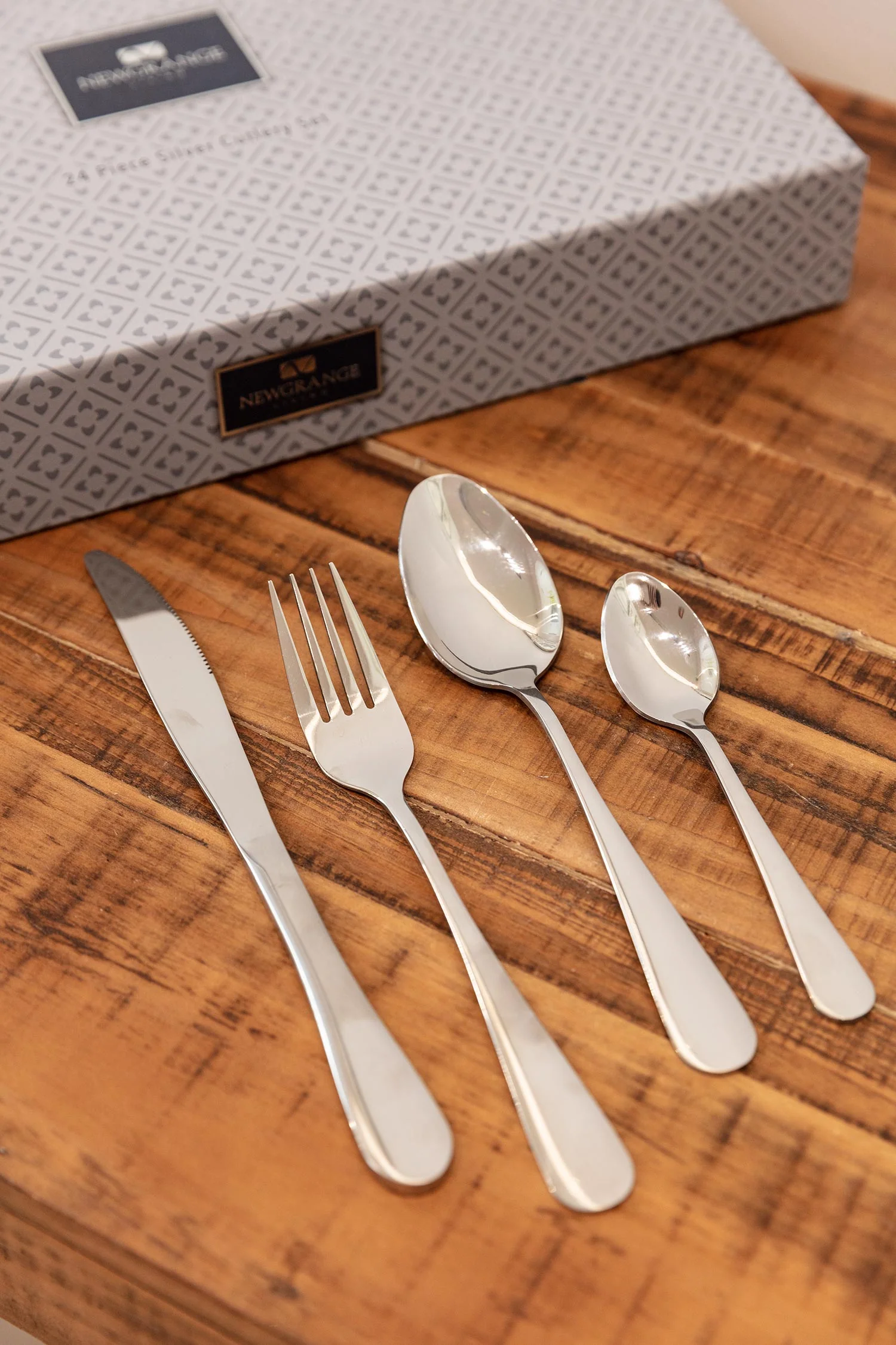 Zeus 24 Piece Cutlery Set