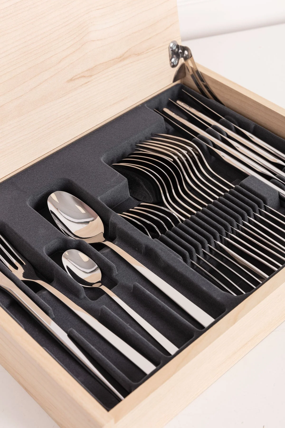 Nomo 24 Piece Cutlery Canteen