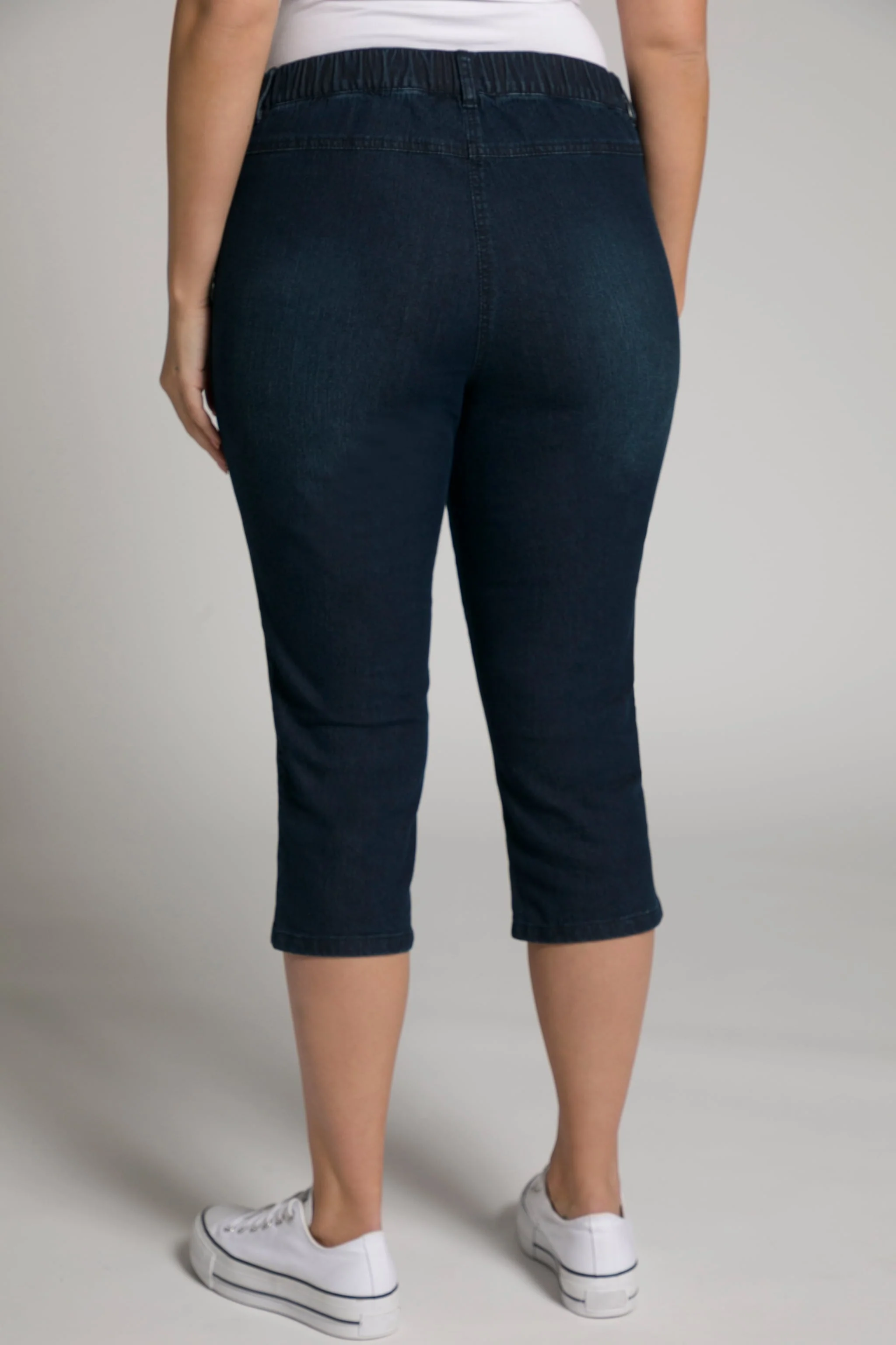 Stretch Capri Pants in Dark Blue