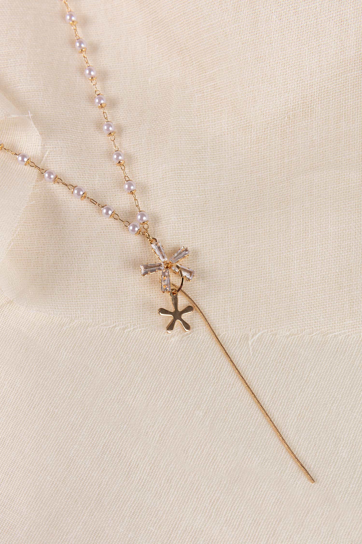 Star and Pearl Necklace in Gold