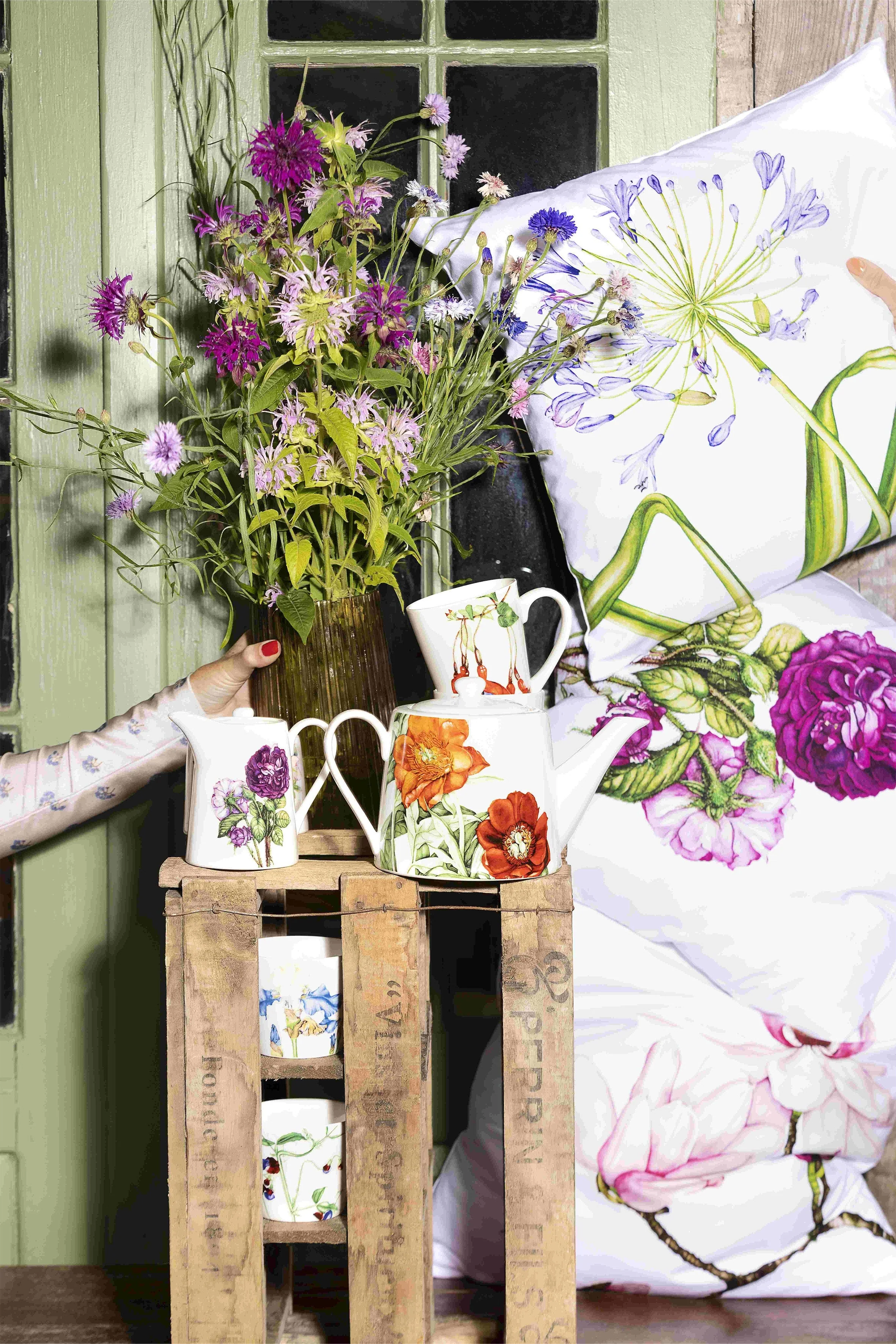 Botanical Agapanthus China Mug