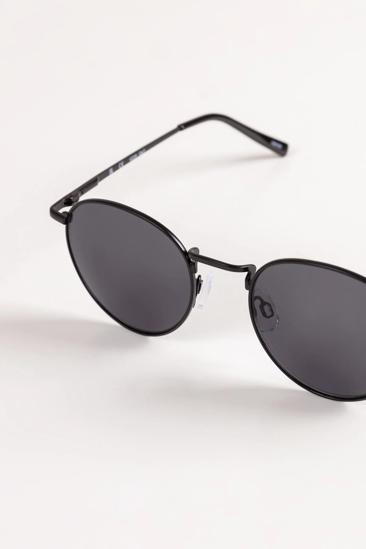 Round Frame Sunglasses in Black