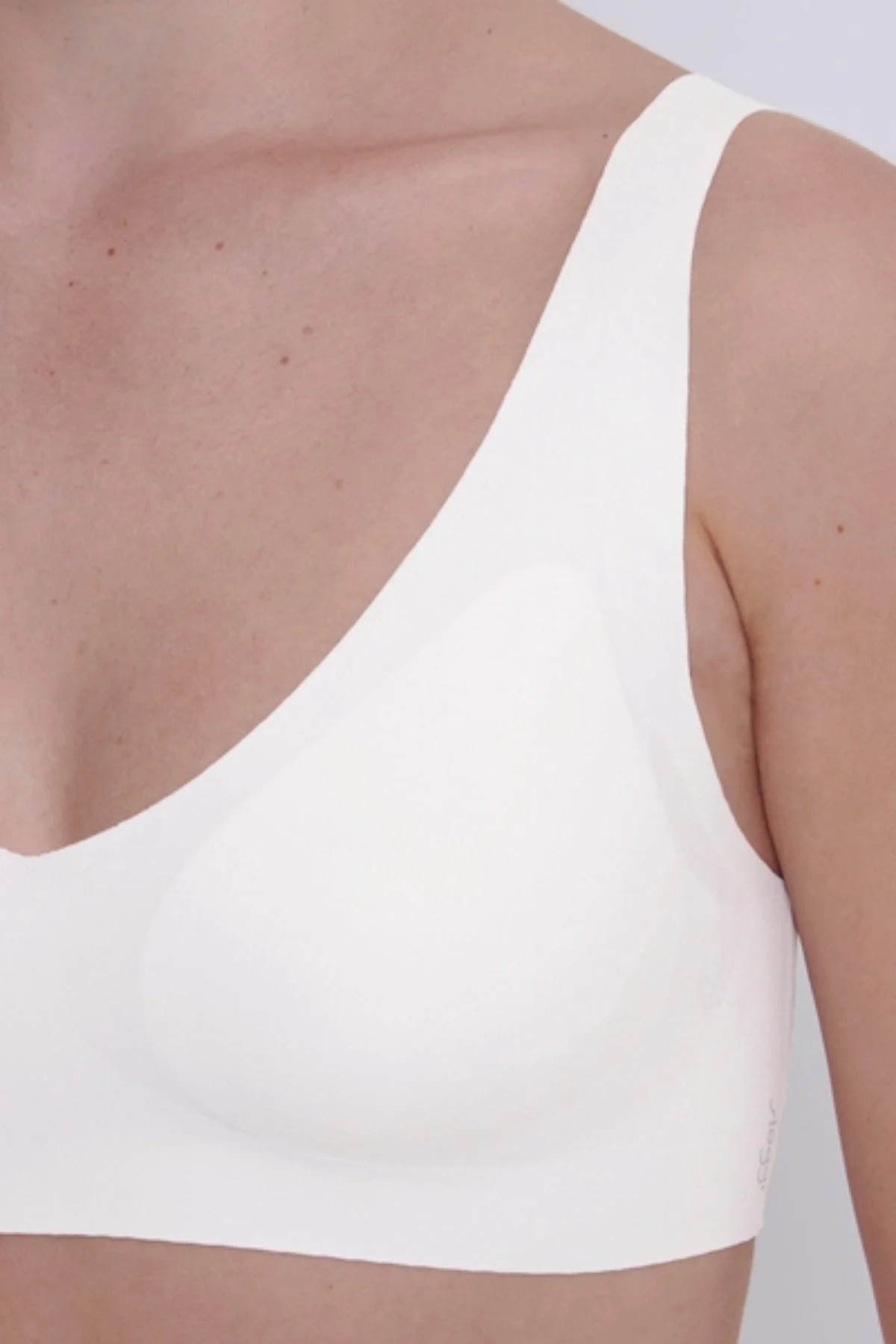 Zero Feel V-Neck Bralette in White