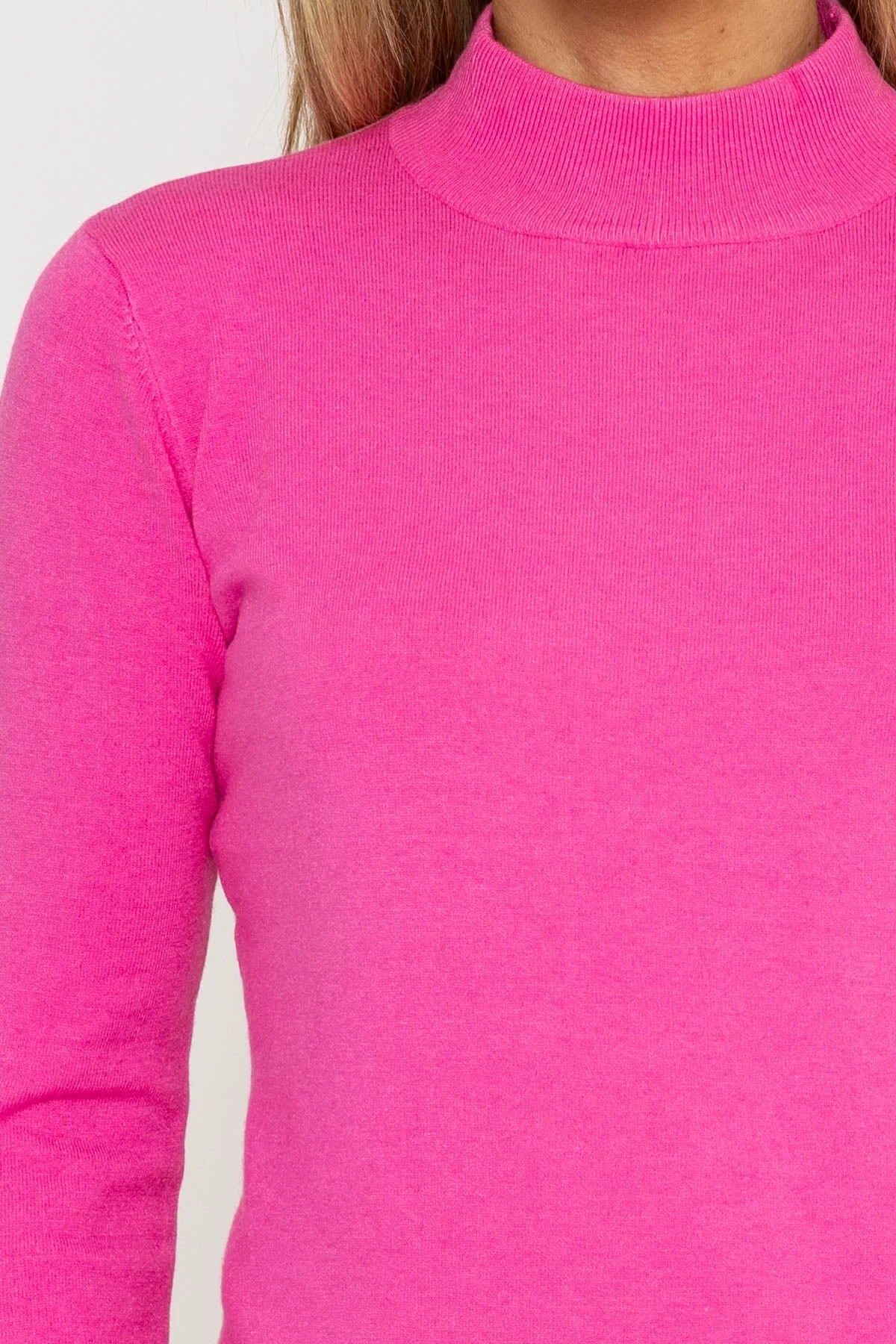 Turtleneck Knit in Fluo Pink
