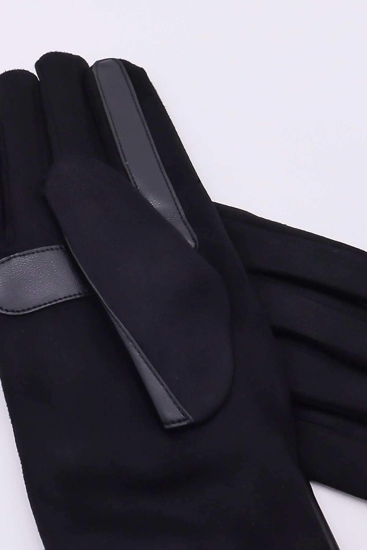 PU Trim Gloves in Black