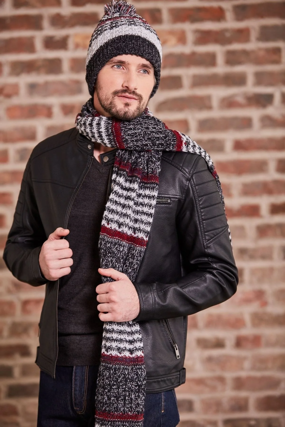 Mens Chunky Knit Hat & Scarf Set in Black