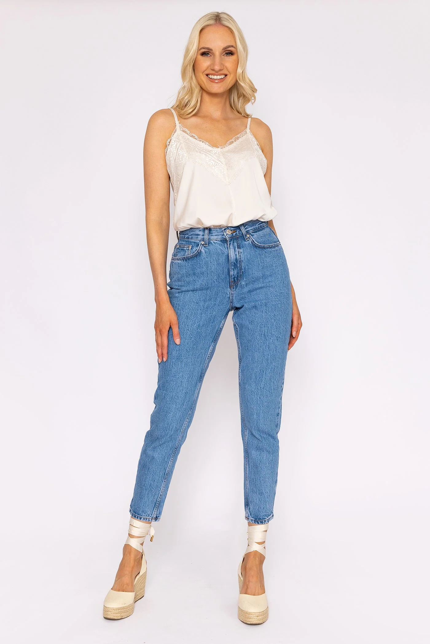 Joana Mom Ankle Jeans in Denim 30