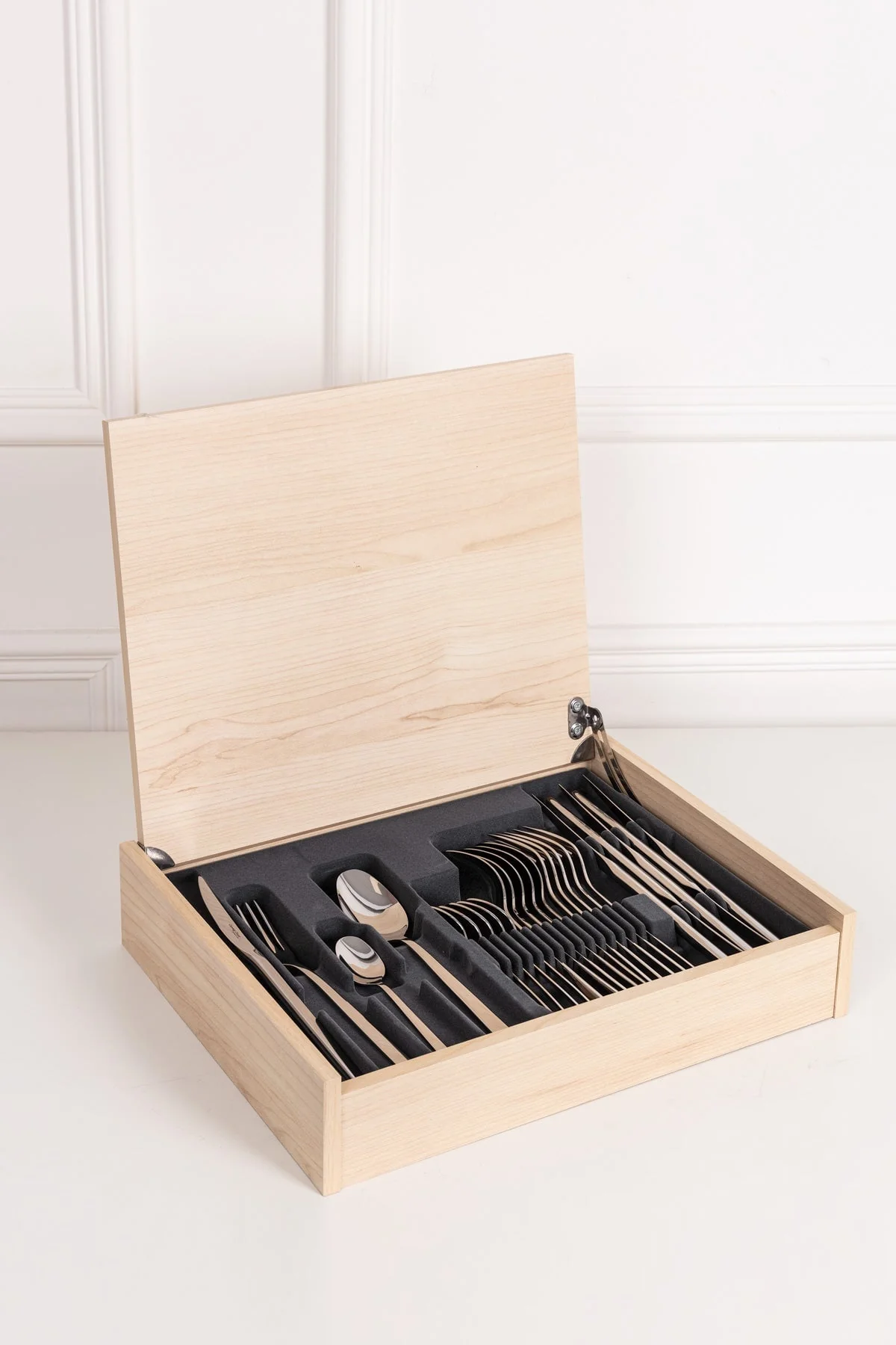Nomo 24 Piece Cutlery Canteen
